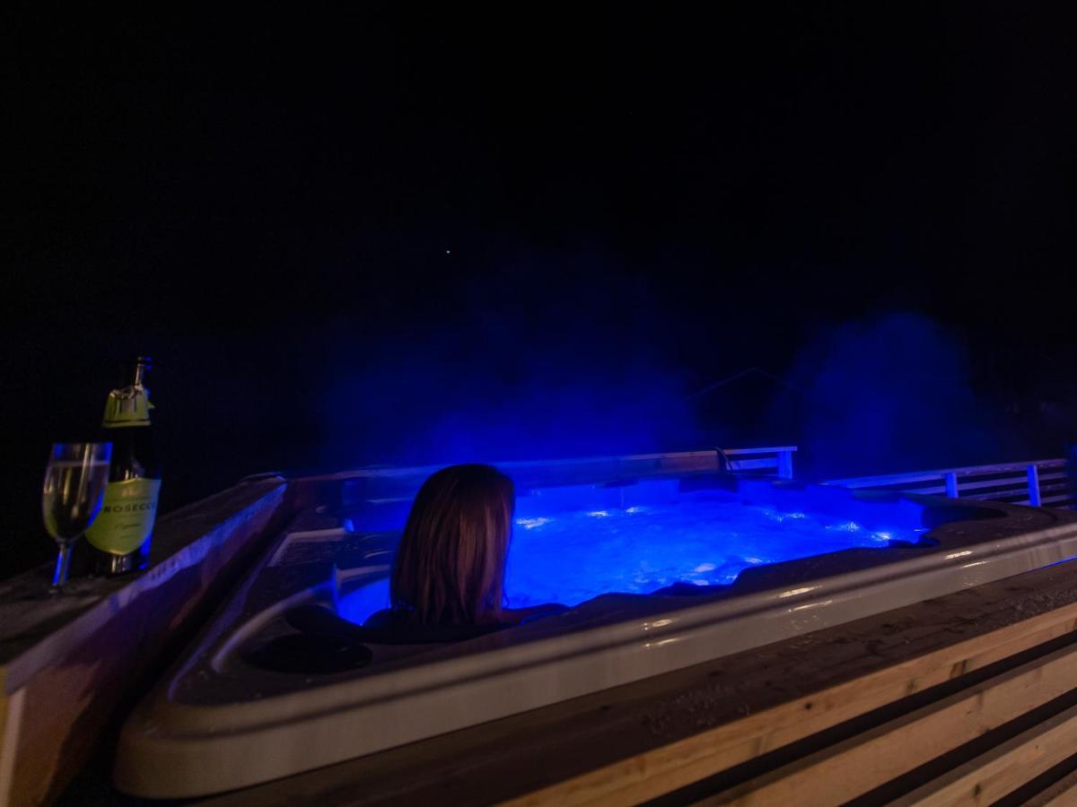 Arctic Lodge Tromvik With Jacuzzi Tromso Luaran gambar